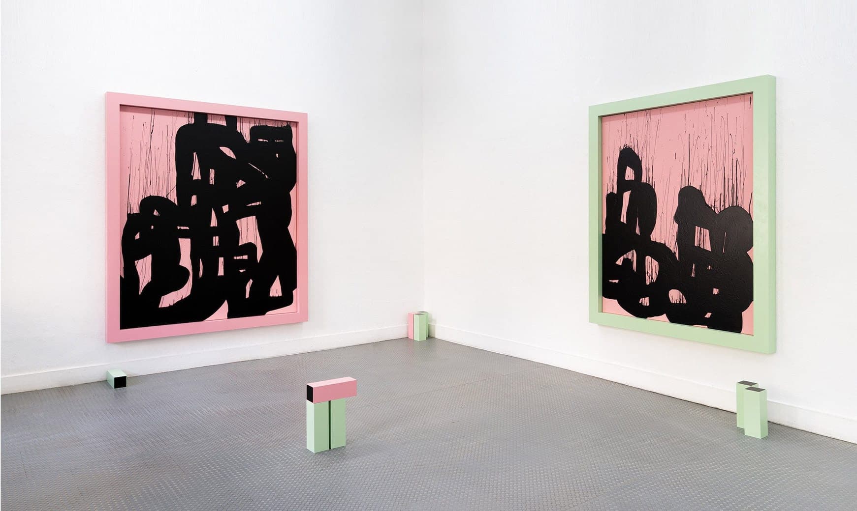 Galerieinstallation mit Aluminiumrahmen